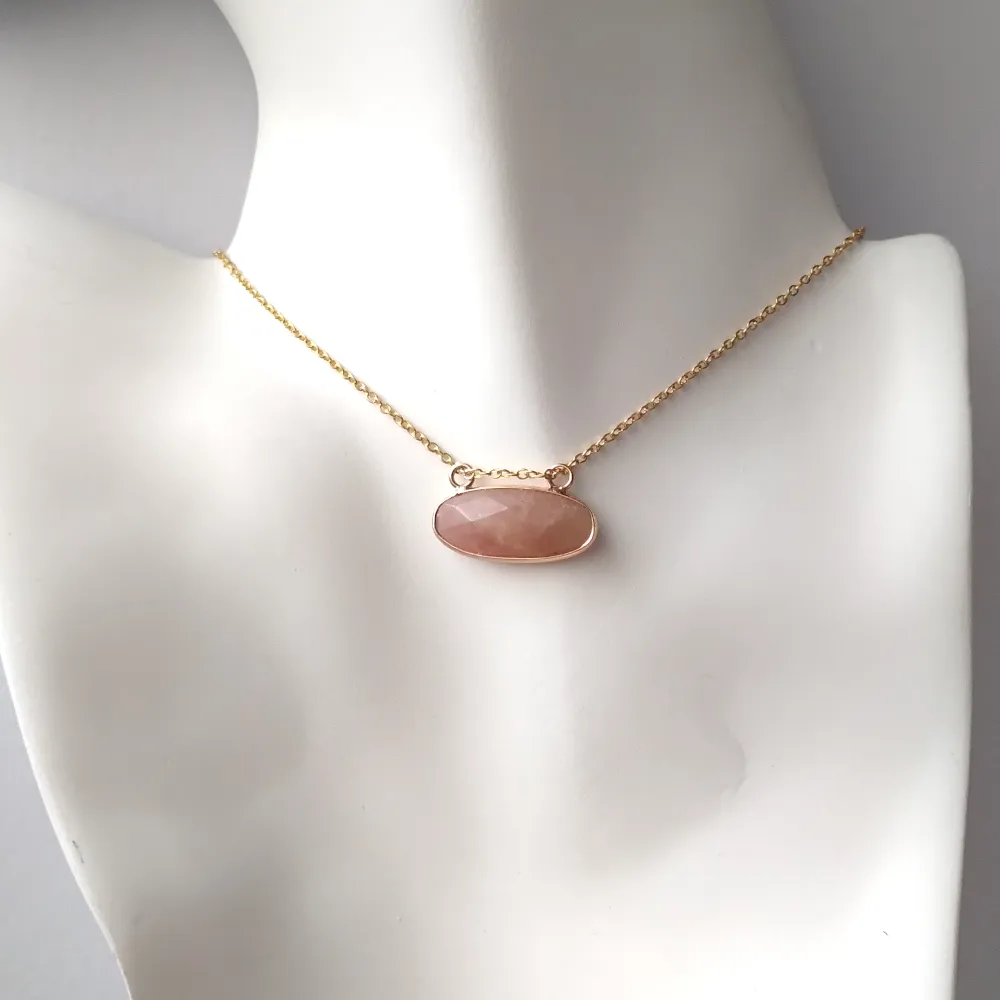Horizontal Strawberry Quartz Ellipse Single Gem Drop Pendant