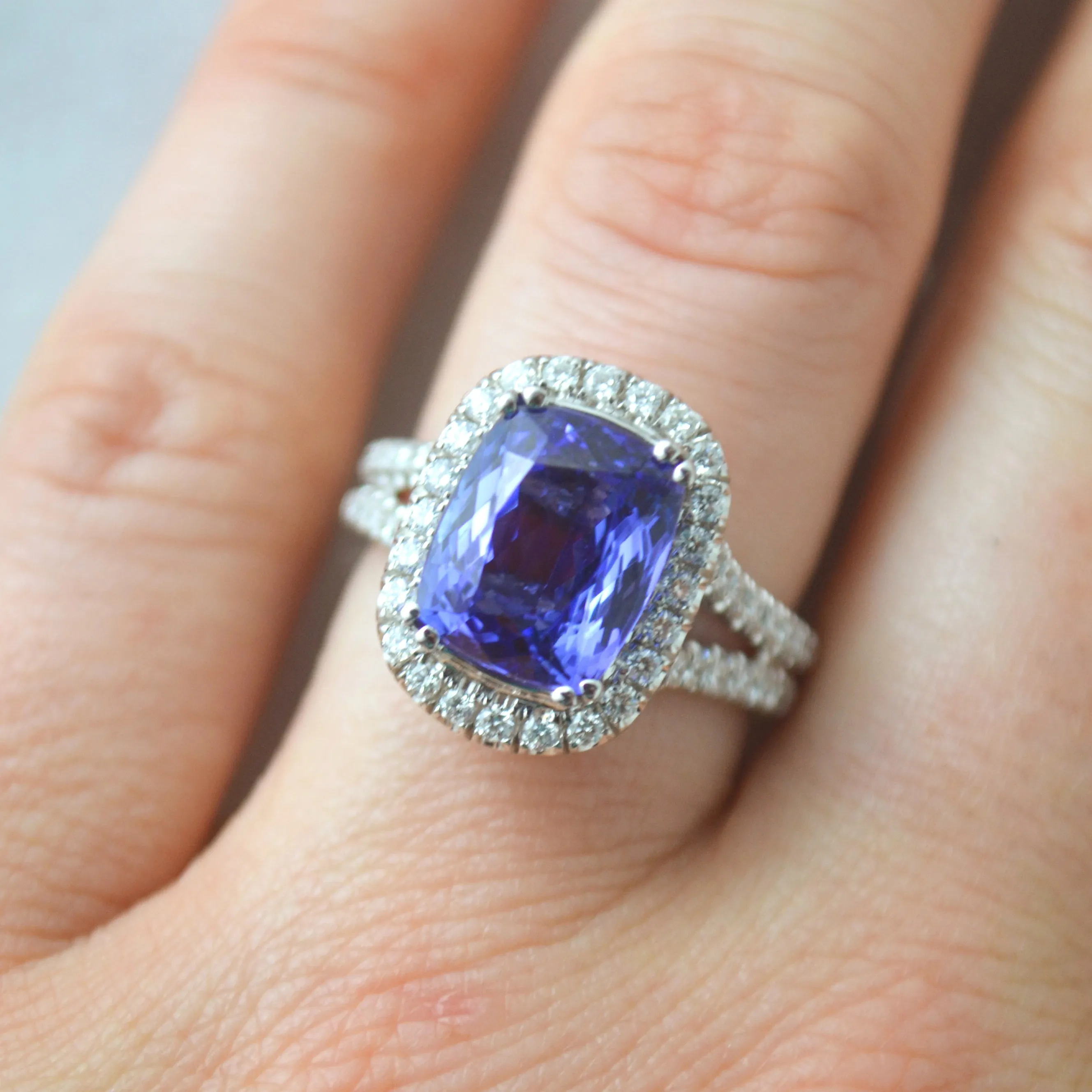 Tanzanite and Diamond Ring